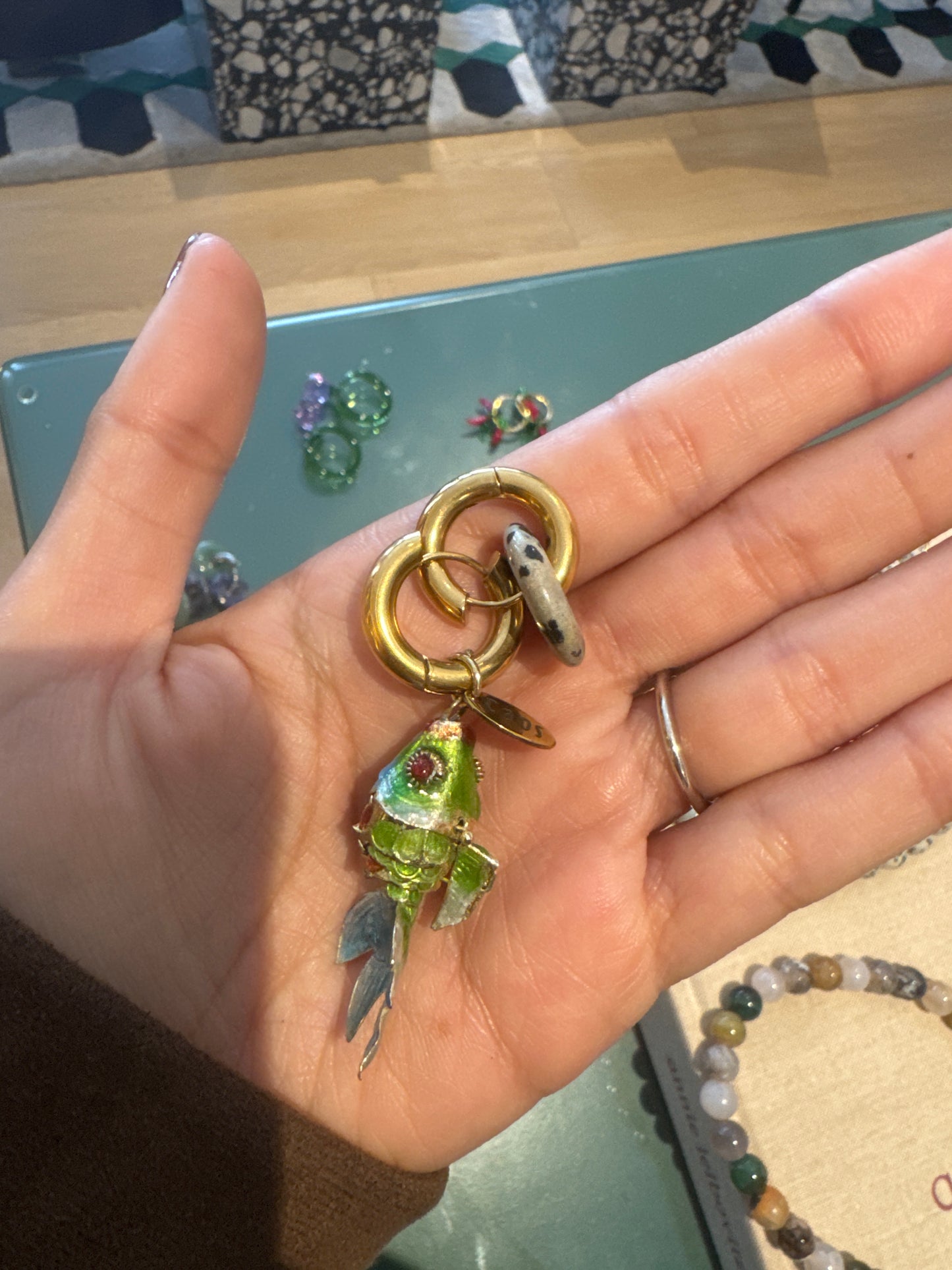 Aretes Pez + Cuarzo
