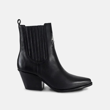 Lyra Black