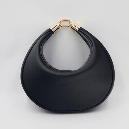 Camelia: La pieza más versátil

Se diseñó Camelia para ser esa bolsa que se adapta a cualquier plan. Es best seller porque te ofrece 3 formas de uso en una sola pieza:

Cruzada: Con su strap largo para los días de movimiento.

Al hombro: Con su asa trenzada a mano, el detalle artesanal que la hace única.

Efecto "Dumpling": Usa el ganchito interno para darle esa forma orgánica y compacta que tanto nos gusta.