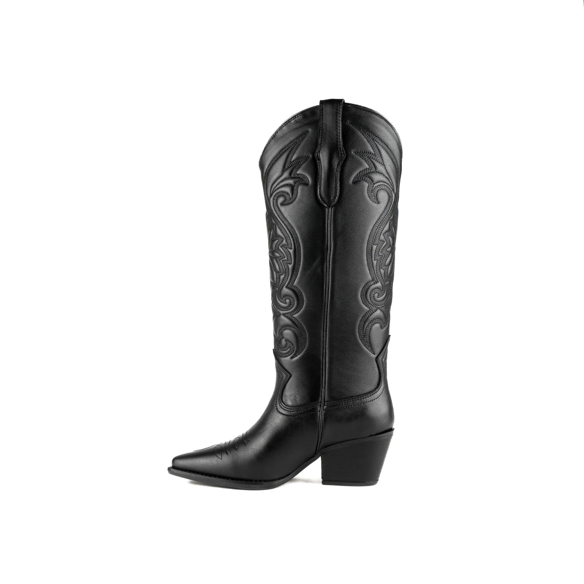 El estilo cowboy nunca pasará de moda! Ponte a la moda con la Bota Sandy piel negra. Diseñada con materia de primera calidad, esta bota western será tu mejor aliado para lucir con estilo. Sentirás la comodidad de la piel en tu piel para una experiencia excepcional.