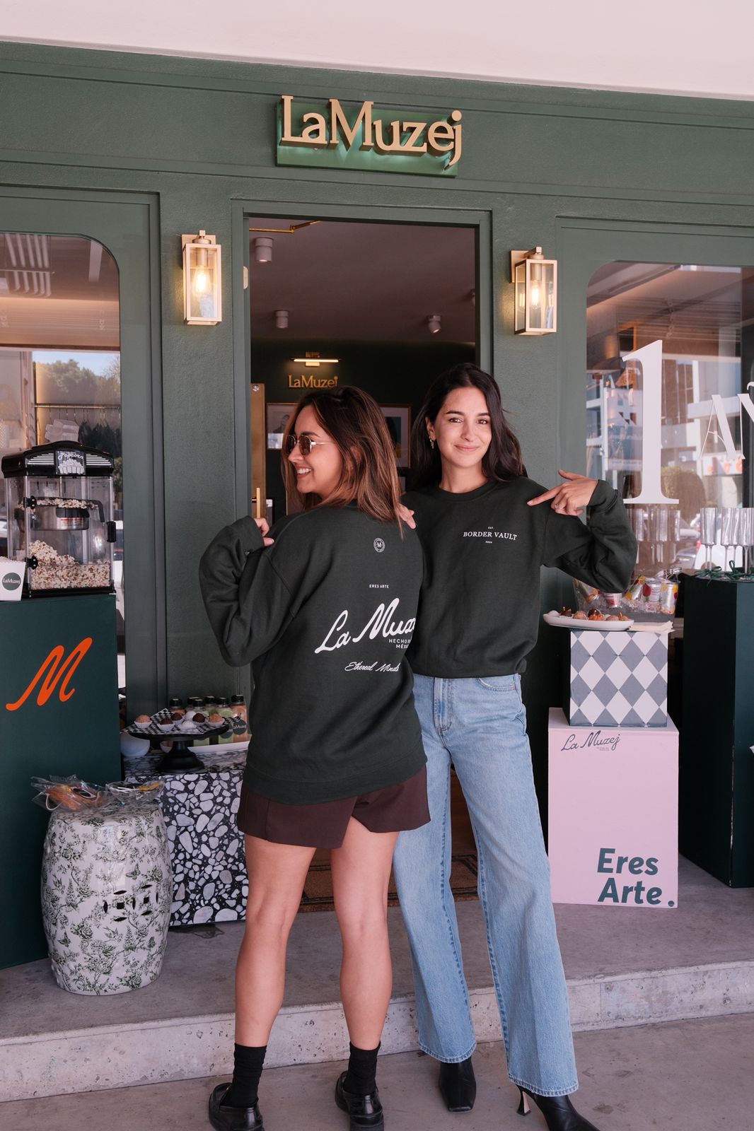 LaMuzej Sweatshirt
