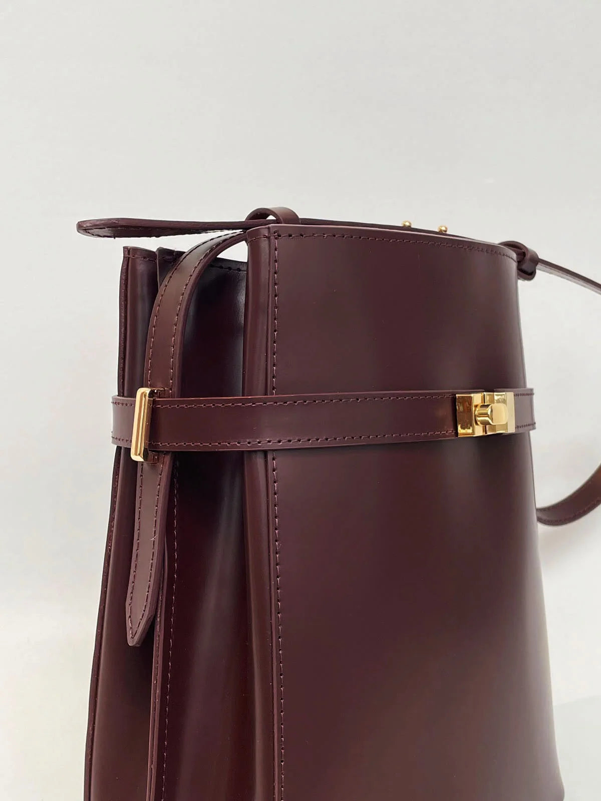 Pia Belted Bucket