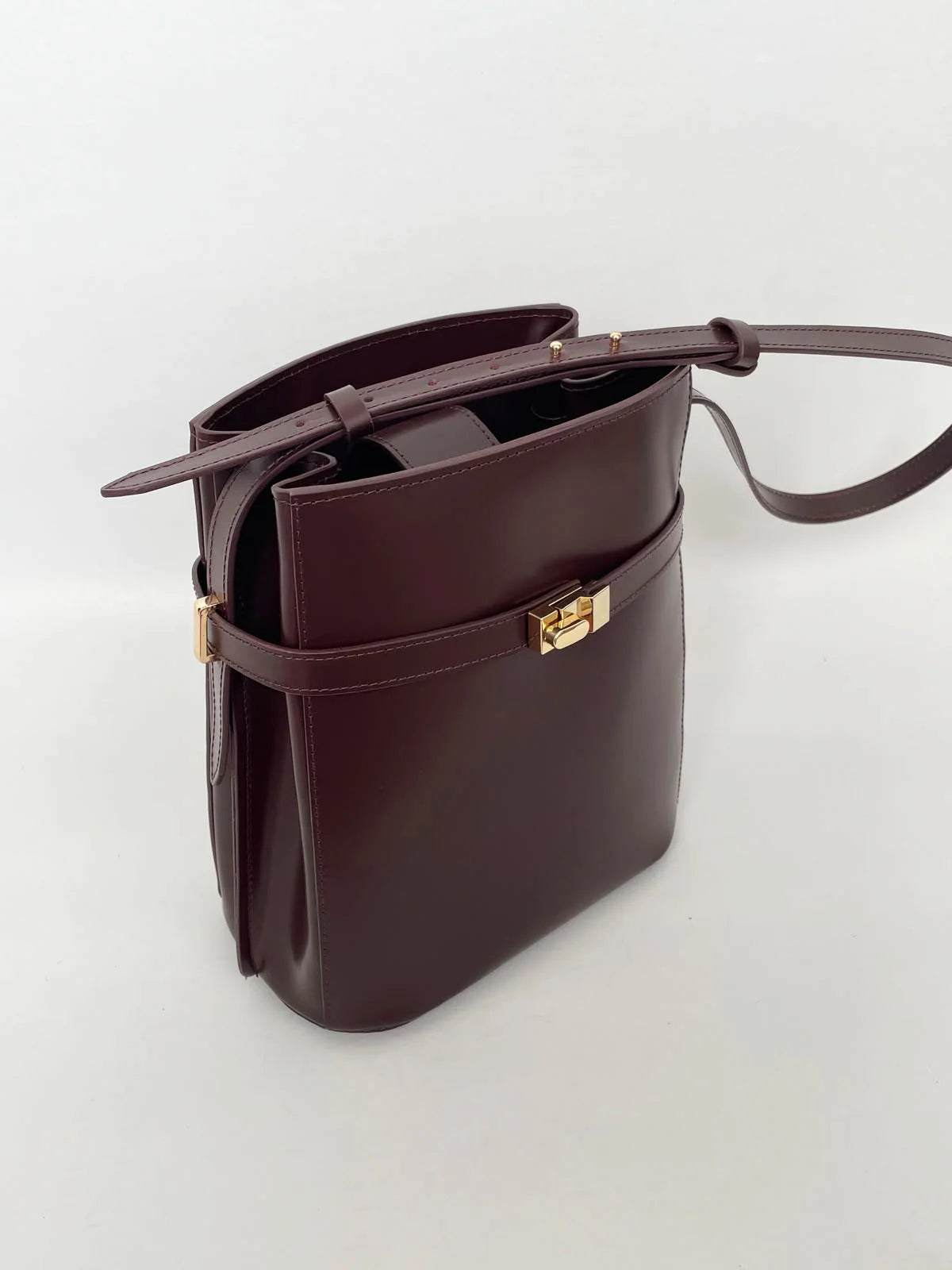 Pia Belted Bucket