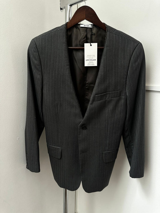Suit Aoto