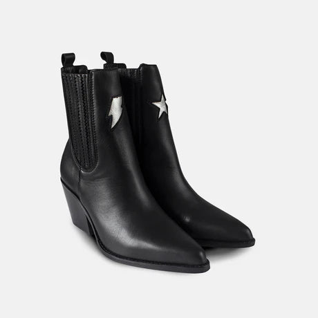 Lyra Black