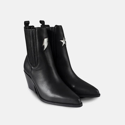 Lyra Black