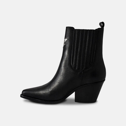 Lyra Black